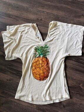 Chloe Vintage Cream Pineapple Graphic V-Neck Tee.